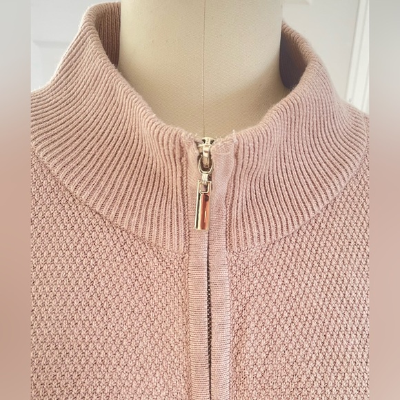 White House black market, tan/beige Sweater with Pockets. - Picture 6 of 13